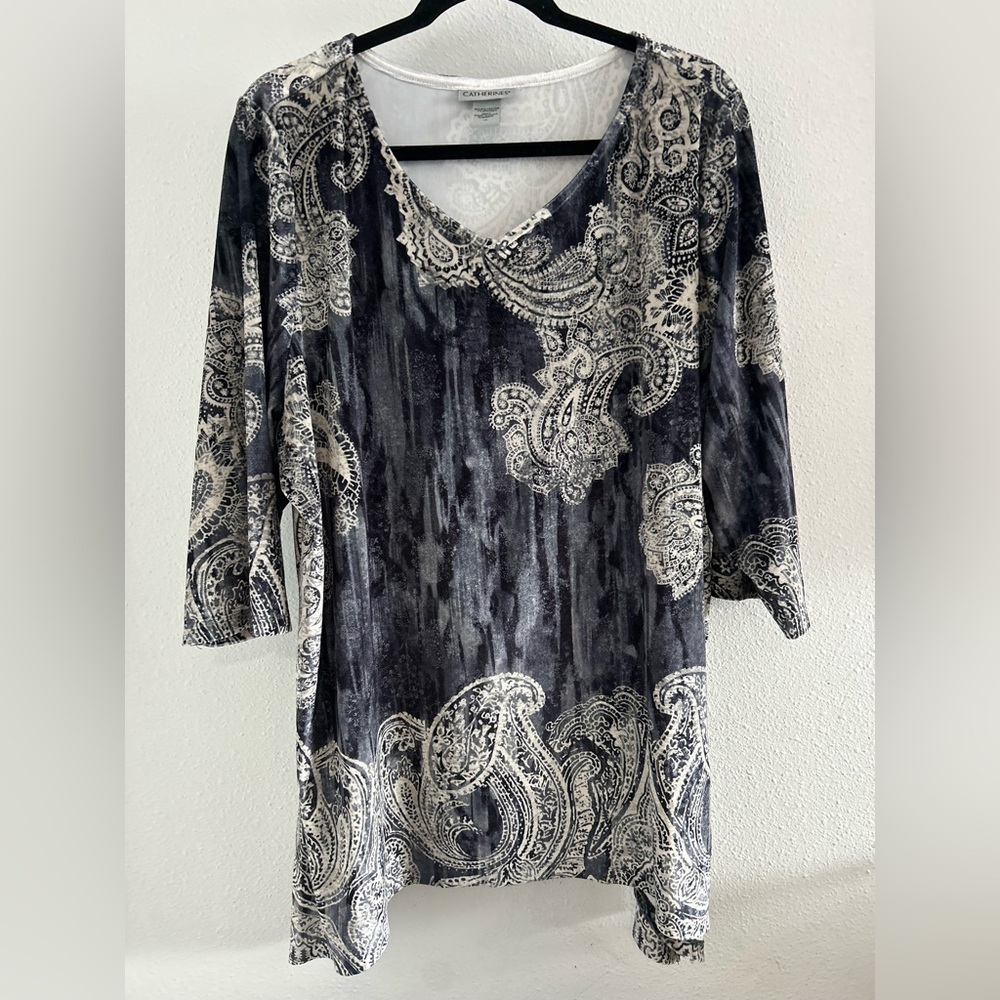 Catherines Black and Cream Paisley Velvet Texture V-Neck Top Size 1X